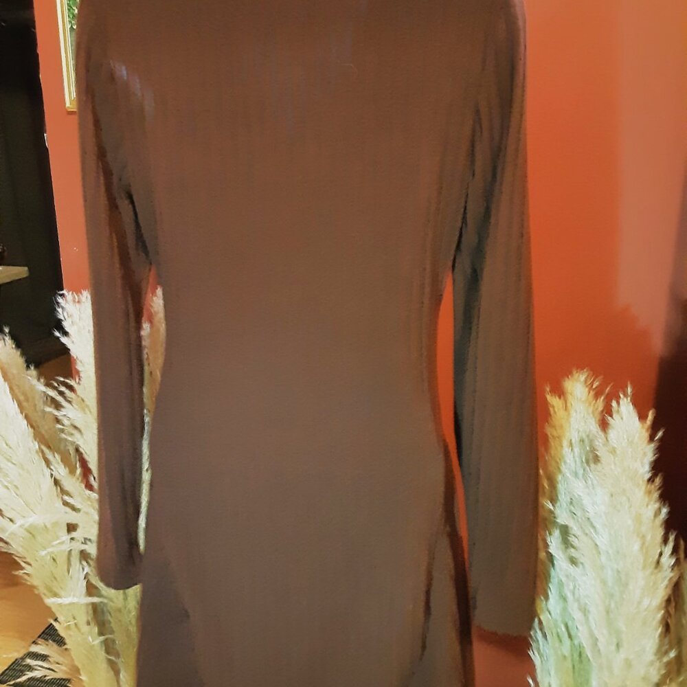 Large Ribbed Body Hugging Dress - Picture 4 of 7